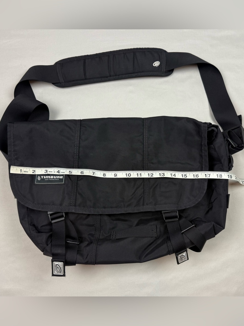 Timbuk2 Classic Messenger Bag Crossbody Black Canvas - Picture 8 of 9